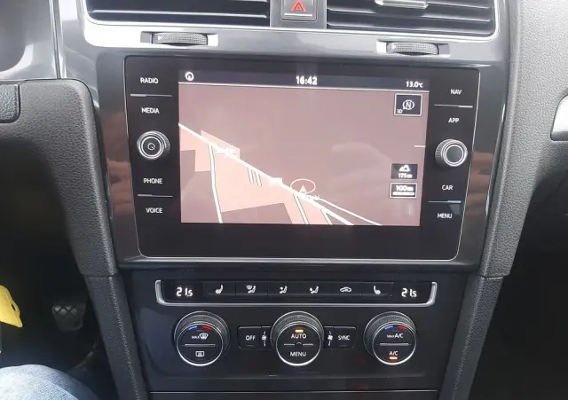 VOLKSWAGEN Golf VII 1.6 TDI BMT Highline