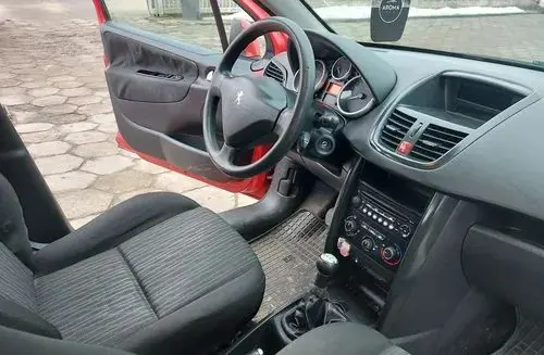 PEUGEOT 207 