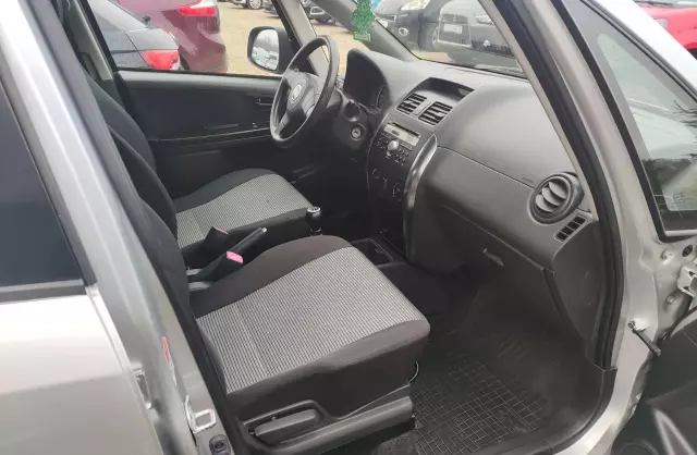 FIAT Sedici 1.6 i 16V (107 KM)