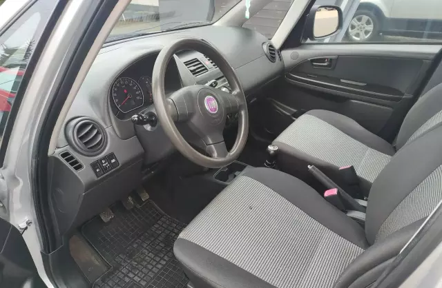 FIAT Sedici 1.6 i 16V (107 KM)