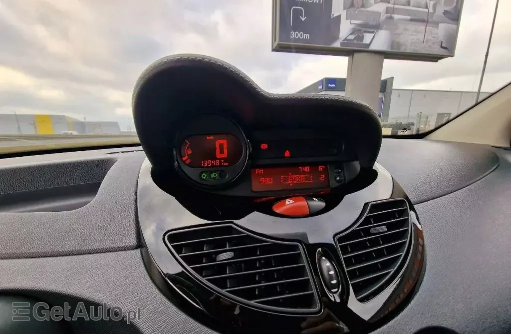 RENAULT Twingo 