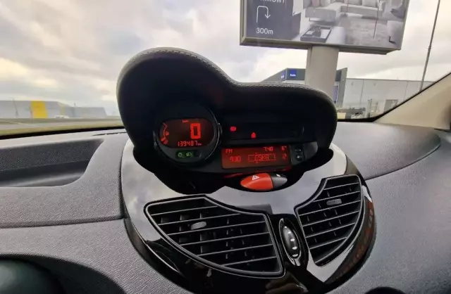 RENAULT Twingo 