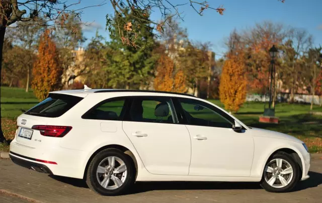 AUDI A4 35 TFSI S tronic