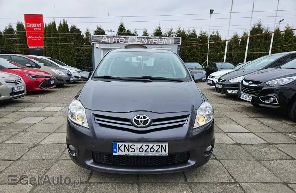 TOYOTA Auris 