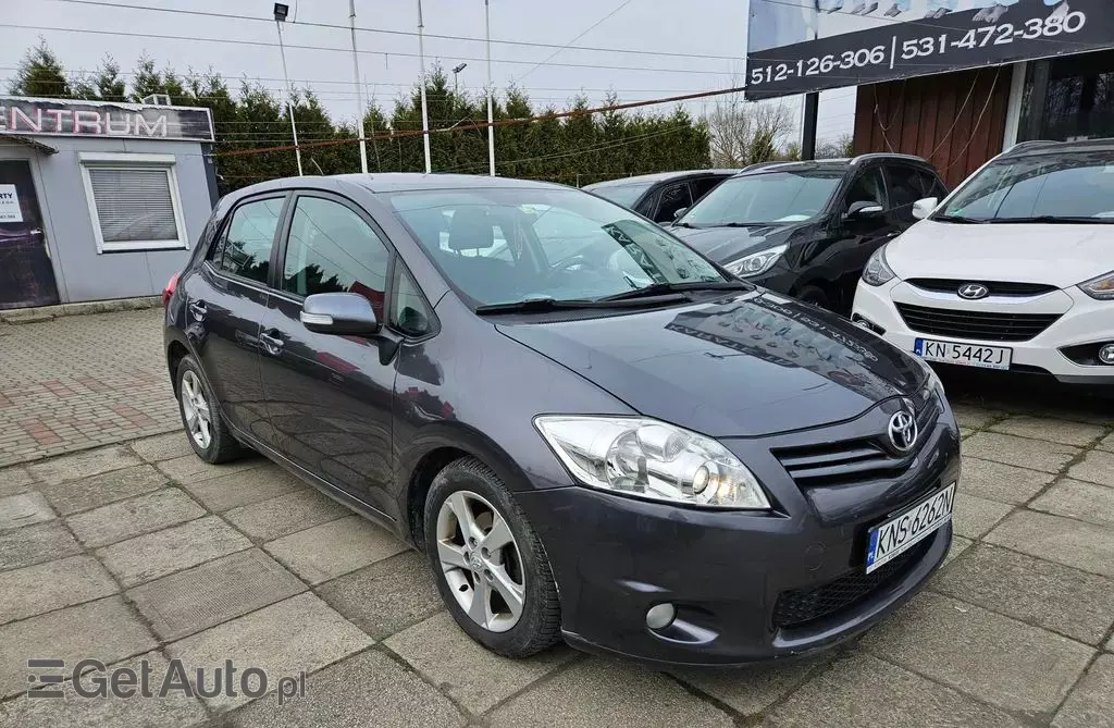 TOYOTA Auris 