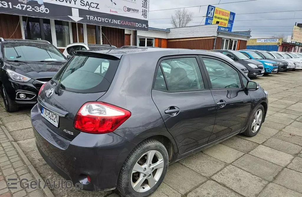 TOYOTA Auris 