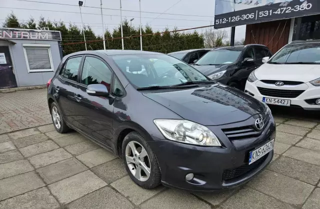 TOYOTA Auris 