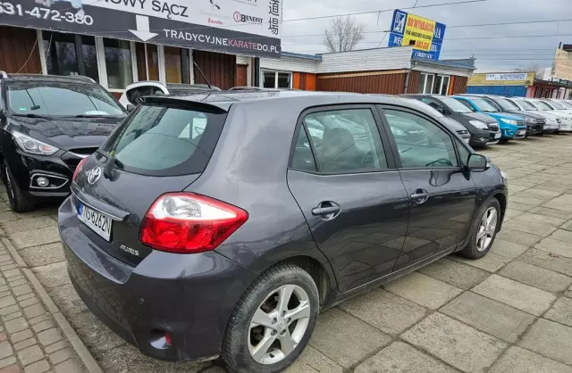 TOYOTA Auris 