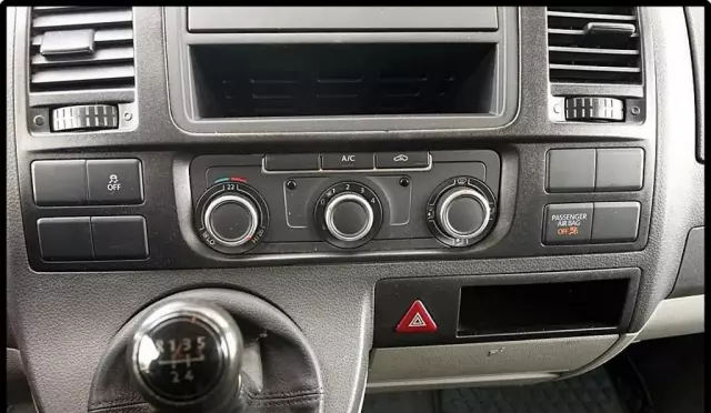 VOLKSWAGEN TRANSPORTER 