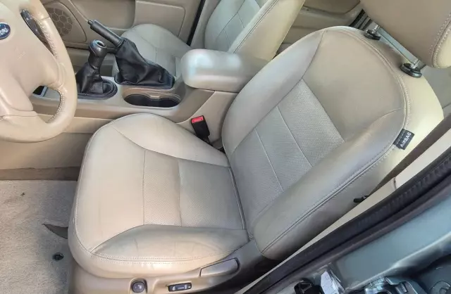 FORD Maverick 2.3 i 16V AWD (150 KM)