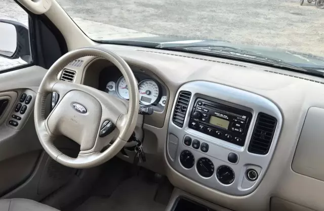 FORD Maverick 2.3 i 16V AWD (150 KM)