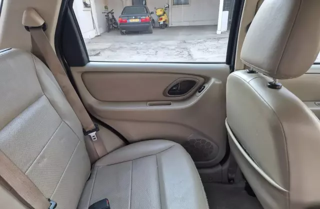 FORD Maverick 2.3 i 16V AWD (150 KM)