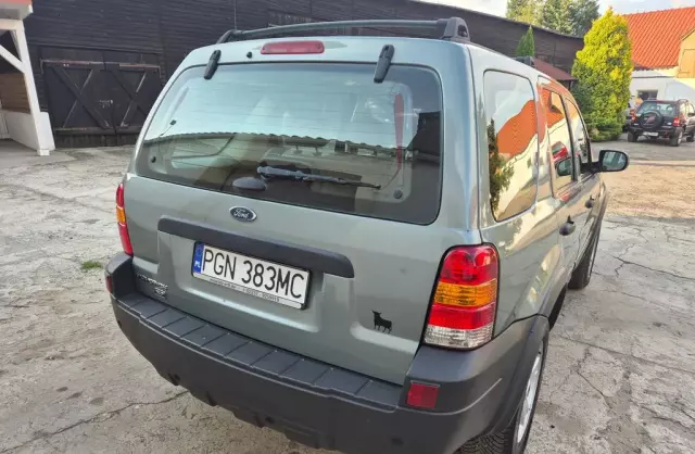 FORD Maverick 2.3 i 16V AWD (150 KM)