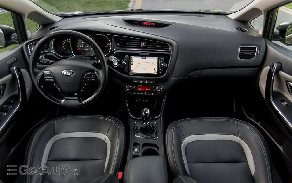KIA Ceed 1.6 CRDi 136 ISG Platinum Edition
