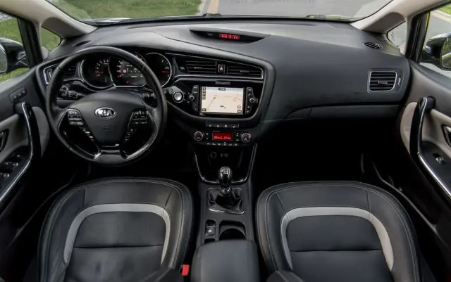 KIA Ceed 1.6 CRDi 136 ISG Platinum Edition