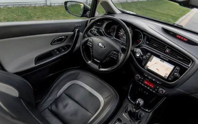 KIA Ceed 1.6 CRDi 136 ISG Platinum Edition