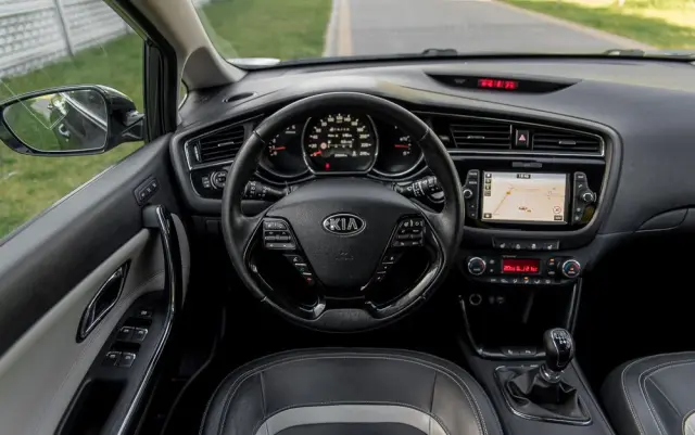 KIA Ceed 1.6 CRDi 136 ISG Platinum Edition
