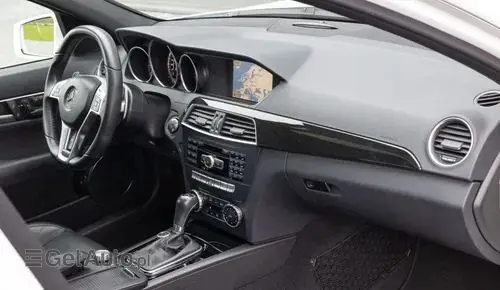 MERCEDES-BENZ Klasa C 63 AMG  