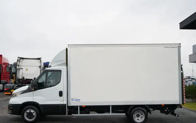 IVECO DAILY 35-160 / KONTENER 4,3 M / WINDA / BLIŹNIAK   DMC: 3500 KG /  2022 