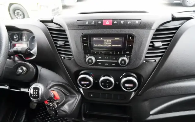 IVECO DAILY 35-160 / KONTENER 4,3 M / WINDA / BLIŹNIAK   DMC: 3500 KG /  2022 