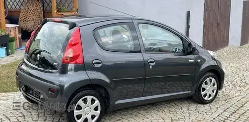 PEUGEOT 107 