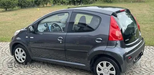 PEUGEOT 107 