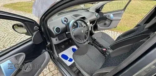 PEUGEOT 107 