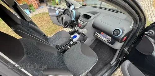 PEUGEOT 107 