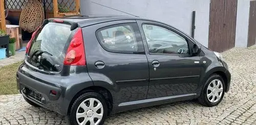 PEUGEOT 107 