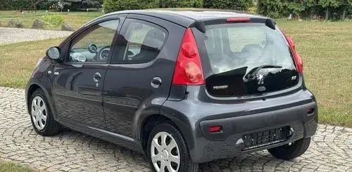 PEUGEOT 107 