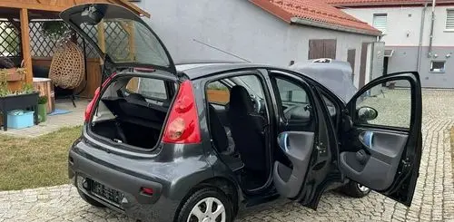 PEUGEOT 107 