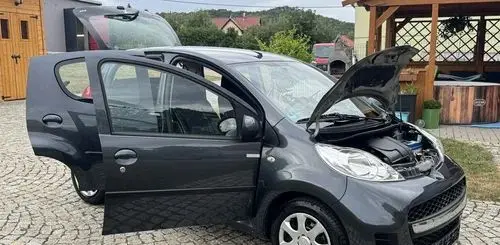 PEUGEOT 107 