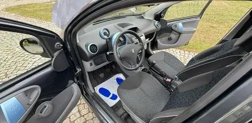 PEUGEOT 107 