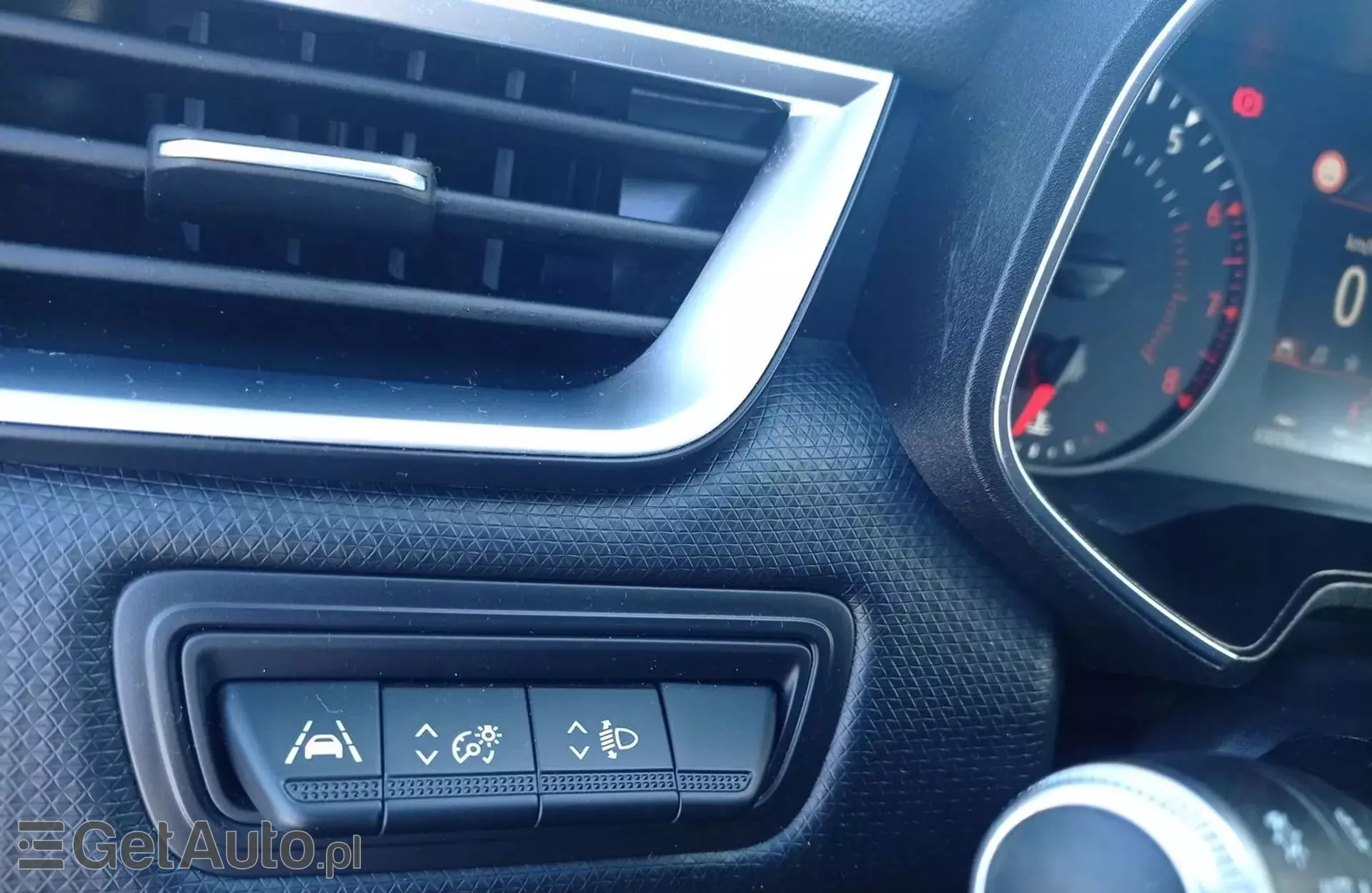 RENAULT Clio 1.0 TCe (100 KM)