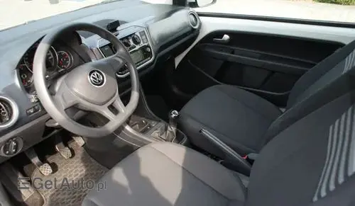 VOLKSWAGEN Up! 