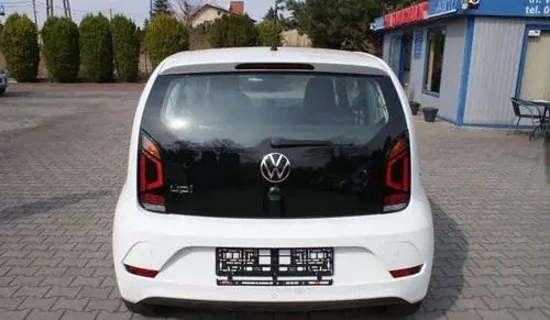 VOLKSWAGEN Up! 