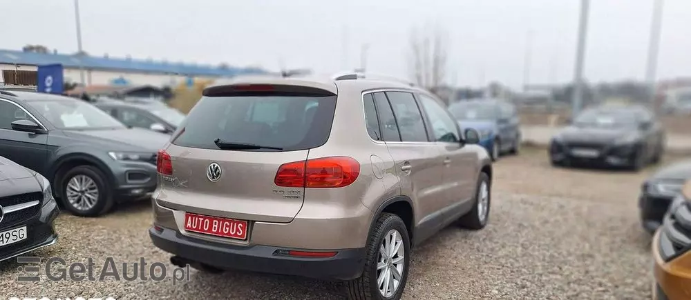 VOLKSWAGEN Tiguan 