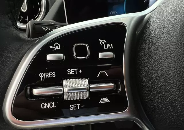 MERCEDES-BENZ Klasa B 220 d 8G-DCT