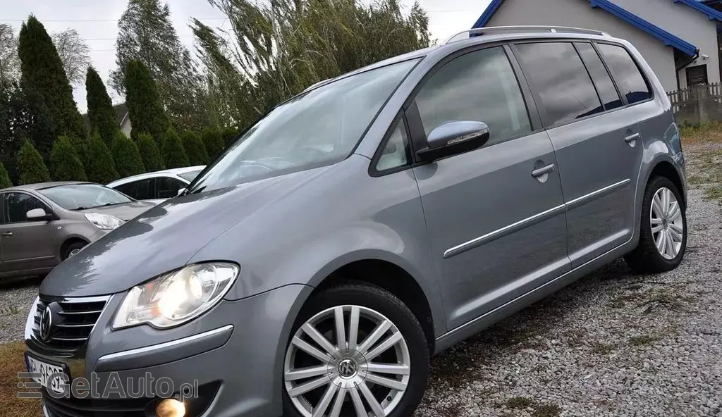 VOLKSWAGEN Touran 