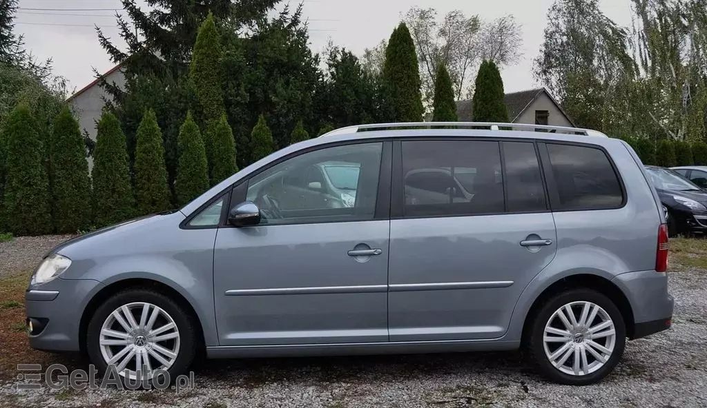 VOLKSWAGEN Touran 