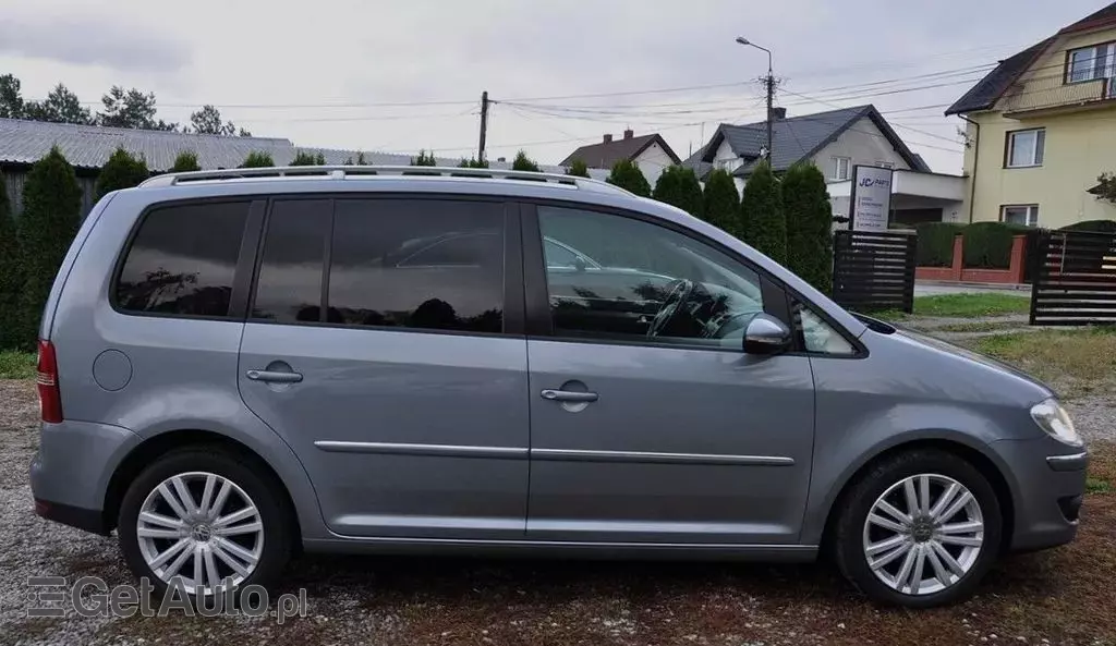 VOLKSWAGEN Touran 