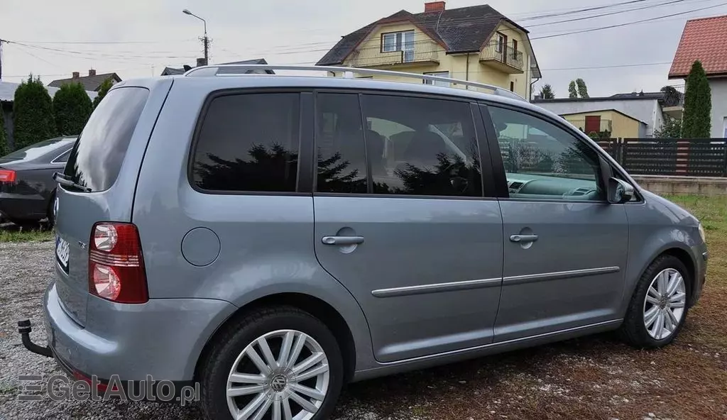 VOLKSWAGEN Touran 