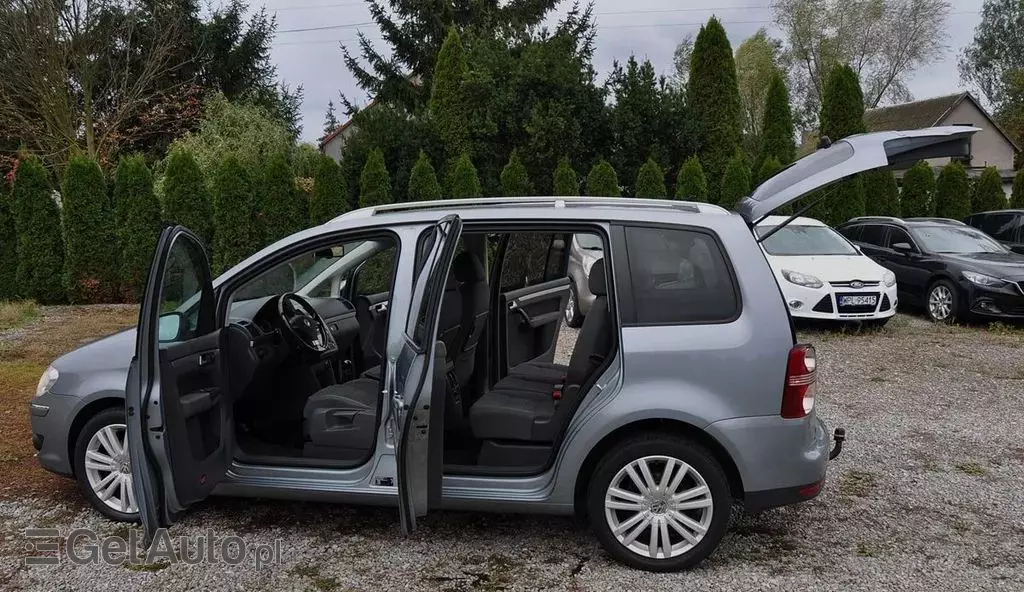 VOLKSWAGEN Touran 