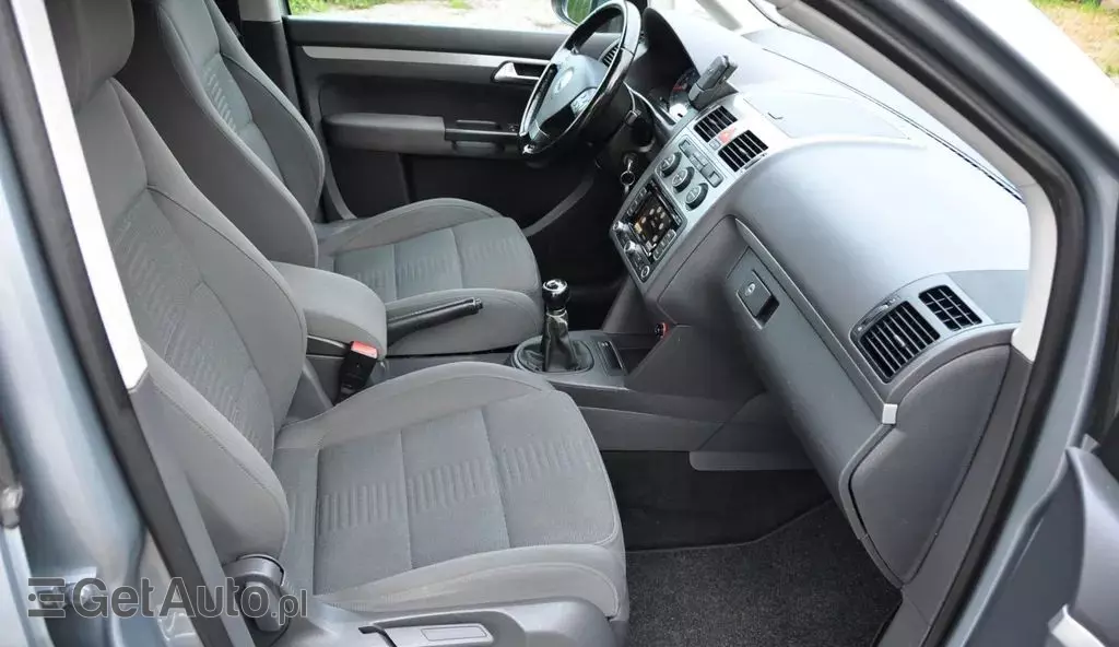 VOLKSWAGEN Touran 