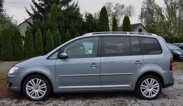 VOLKSWAGEN Touran 