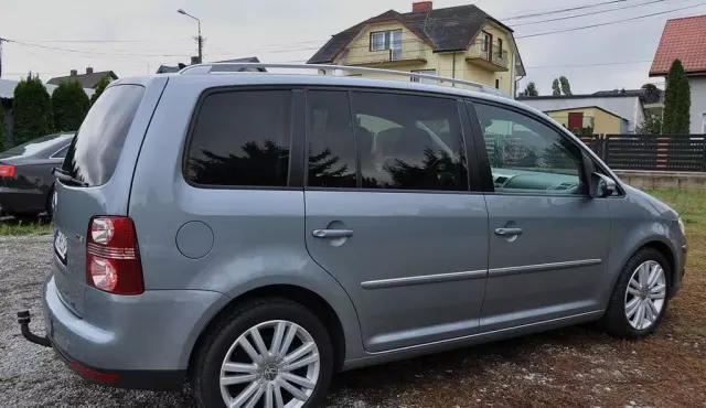 VOLKSWAGEN Touran 
