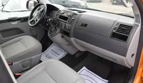 VOLKSWAGEN Transporter 