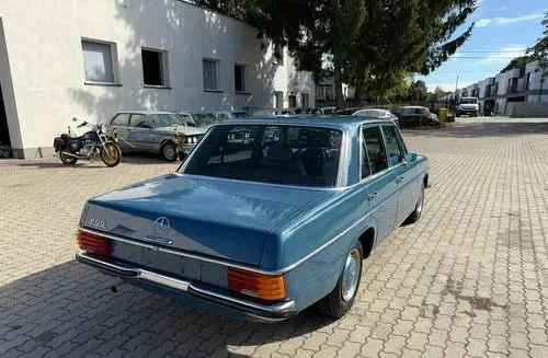 MERCEDES-BENZ W115 