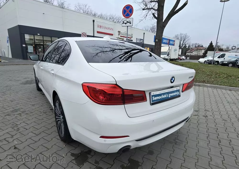 BMW Seria 5 530e iPerformance Luxury Line sport
