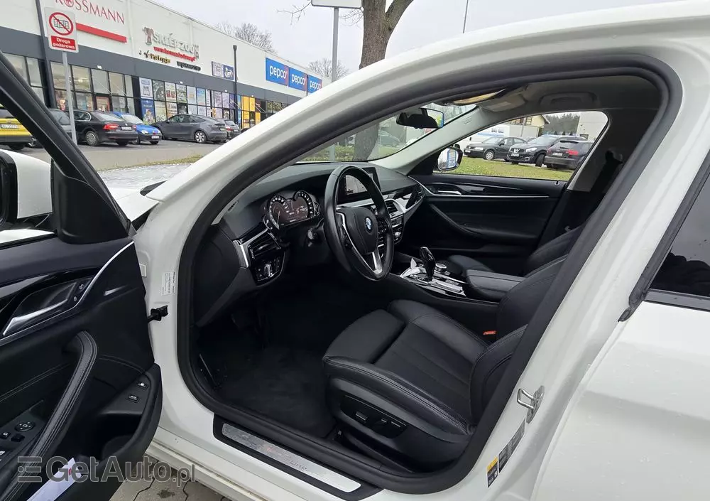 BMW Seria 5 530e iPerformance Luxury Line sport